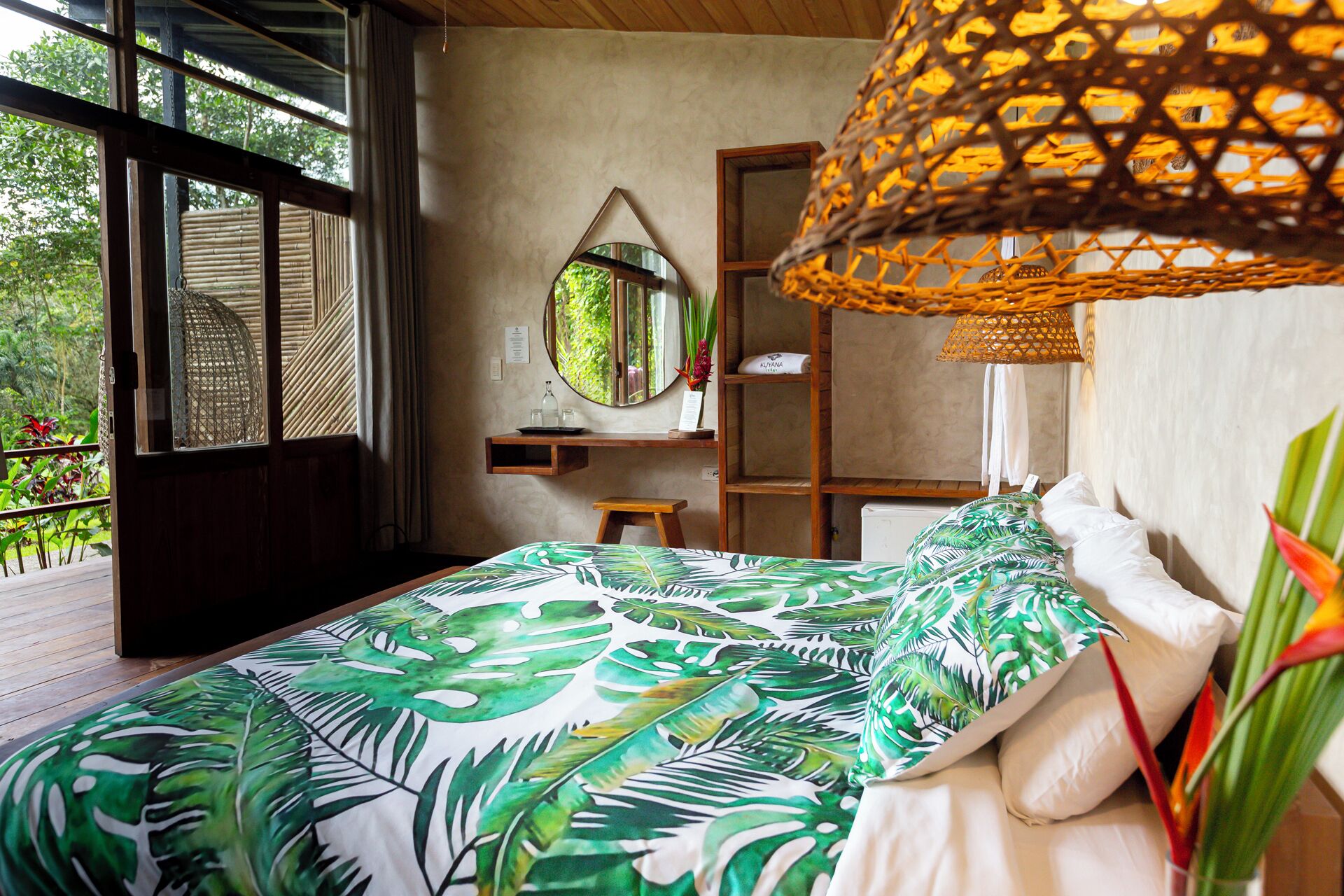 Habitación doble Deluxe, 1 cama King size y sofá cama, con acceso para personas discapacitadas (Fan) | Ropa de cama de alta calidad y decoración personalizada 