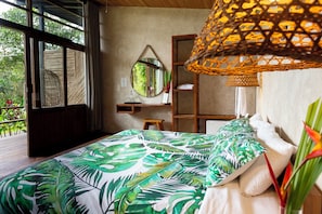 Deluxe tweepersoonskamer, 1 kingsize bed met slaapbank, toegankelijk voor mindervaliden (Fan) | Luxe beddengoed, individueel gedecoreerd, individueel gemeubileerd