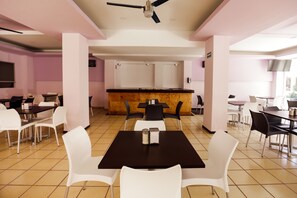 Daily continental breakfast (MXN 50 per person)