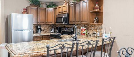 Refrigerador, microondas, horno, placa de cocina