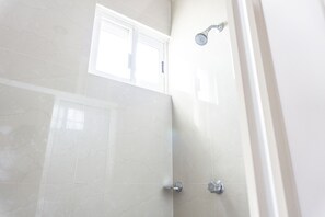 Bathroom shower - Hotel Suites La Roca (Cancun)