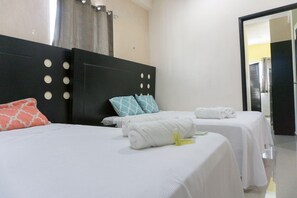 Minibár, íróasztal, vasaló/vasalódeszka és ingyenes wifi