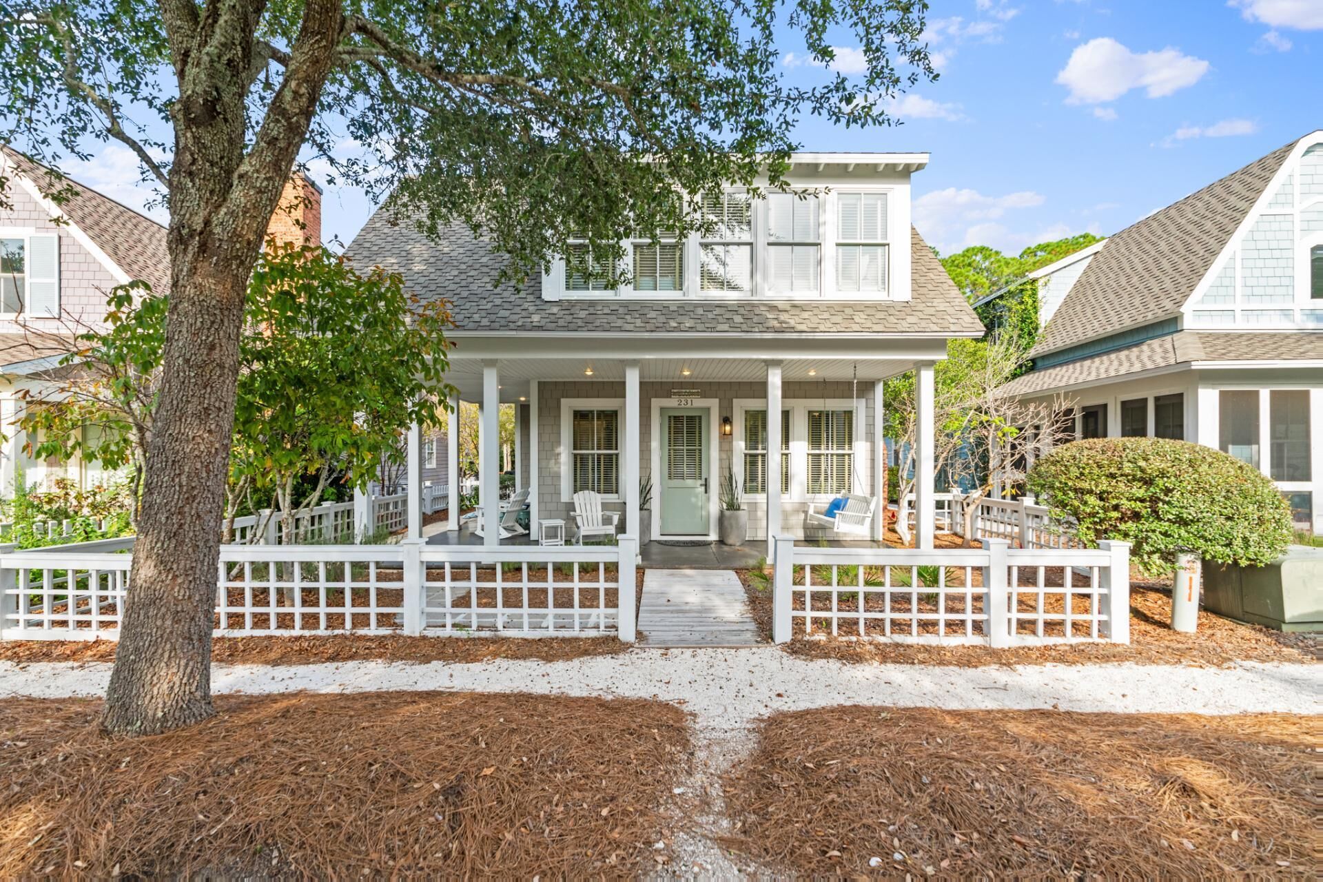 Book Your Fall Stay Now! Convenient location! Golf Cart! Charming WaterSound Cottage!