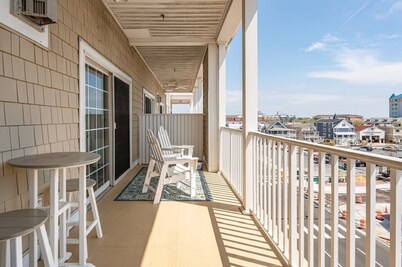 Large Condo in Downtown Ocean City 304