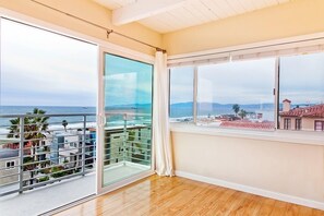 Interior - Beautiful Views - Sand Section of Manhattan Beach  (Manhattan Beach)