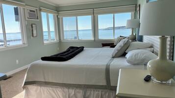 4 chambres, fer et planche à repasser, lit de bébé portatif