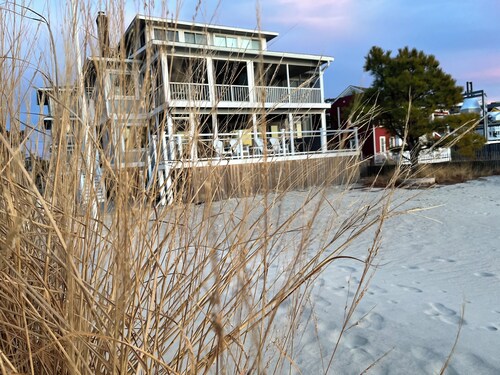 Springbreak Beachfront Getaway & parking 4Br 2 nites Bayfront