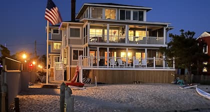 3 nite min 2026 Aug 23-26 Sandy beach Bayfront Getaway & parking 4Br