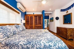 2 slaapkamers, een strijkplank/strijkijzer, reisbedje, gratis wifi