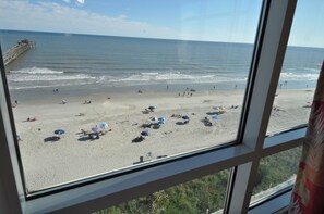 On the beach - Oceanfront 3BR/3B Lockout. Resort Amenities, Pools, Lazy River, Kiddie Pool (NO. MYRTLE BEACH)