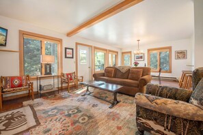 TV, fireplace, DVD player, stereo