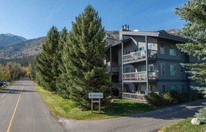 Exterior - RMR: Rendezvous A3 Condo in Teton Village (Teton Village)