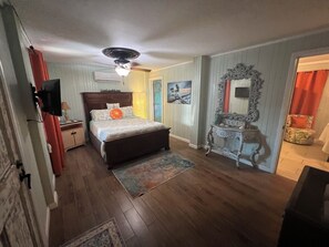 1 bedroom, internet, bed sheets - St. George Island Waterfront Apt, Boat Ramp & Dock (St George Island)