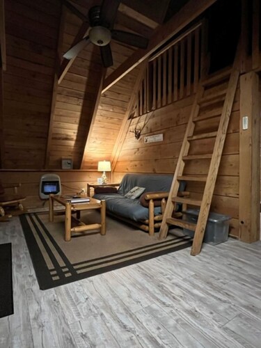 Hot Tub & Pet Friendly Chalet