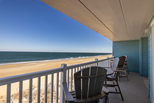 Enjoy your magnificent ocean views from your huge balcony!