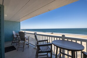 Outdoor dining - Enjoy your magnificent ocean views from your huge balcony! (Nags Head)