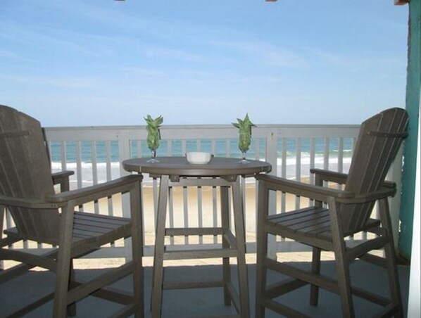 Outdoor dining - Enjoy your magnificent ocean views from your huge balcony! (Nags Head)