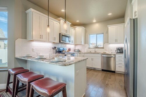 Hawk 5: Luxury Pet-Friendly