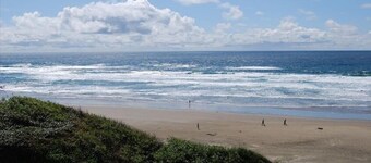 «American Classic» ** BEACHFRONT ** Historic Nye Beach - BEST LOCATION - 3BR Home