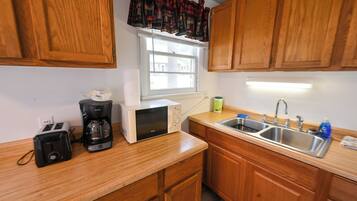 冰箱、微波炉、烤箱、炉灶