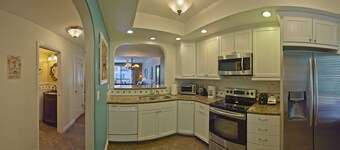 Stroll to Beach, Relax in Comfort! Jacuzzi Tub, Jet Shower, BBQ - Top Rated! 