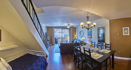 Stroll to Beach, Relax in Comfort! Jacuzzi Tub, Jet Shower, BBQ - Top Rated!