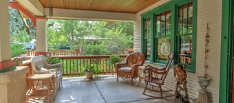 Downtown Spring Cottage