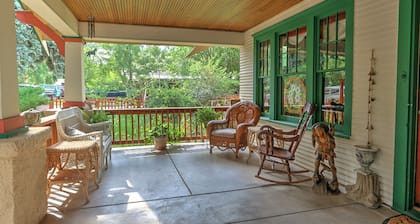 Downtown Springs Cottage