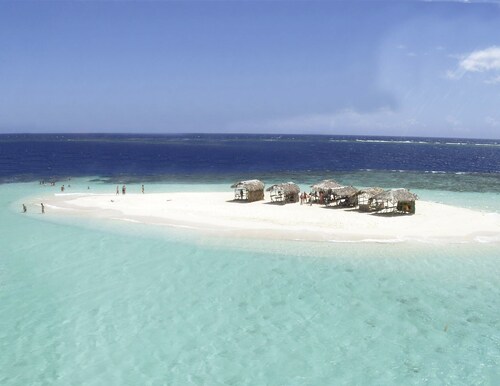 Brand New Luxury Beachfront Condo w / jacuzzi extérieur privé