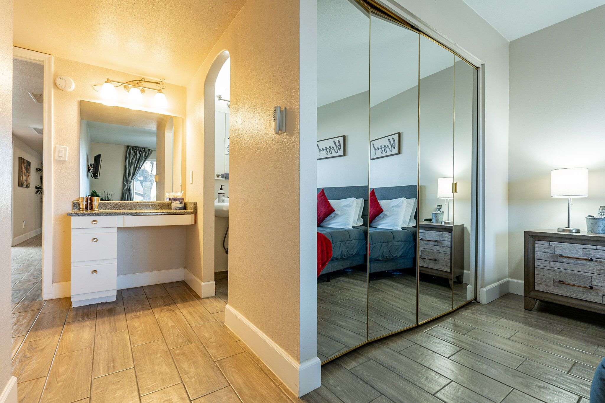 3 habitaciones, escritorio, tabla de planchar con plancha y wifi gratis 