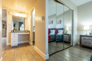 3 habitaciones, escritorio, tabla de planchar con plancha y wifi gratis 