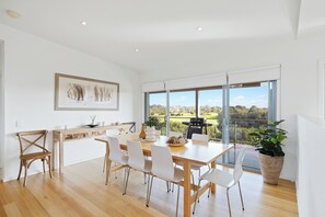 Dining - Amazing views, Modern Beach House in great location close to beach. (Cowes)