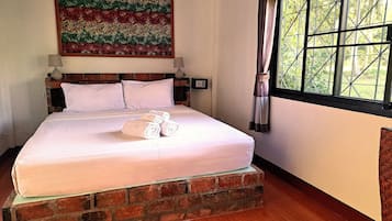 Signature Villa | In-room safe, individually furnished, desk, laptop workspace