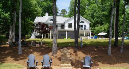 5 BDRM kaunista, rauhallista järven etupuolella olevaa kotia, jossa 3 kuninkaata, 1 kuningatar ja 4 kaksoset