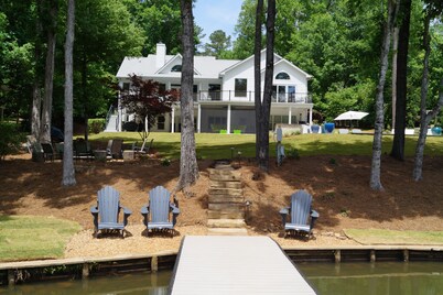 5 BDRM Beautiful Peaceful Lake Front Home 3 Kings, 1 Queen, 4 Twins, Pool, Spa