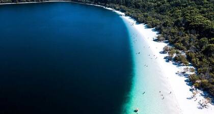 Entire House. THE Closest Accom to Kingfisher Resort & Beach on the Island