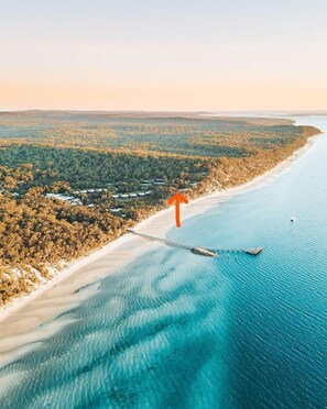 On the beach, sun-loungers - Entire House. THE Closest Accom to Kingfisher Resort & Beach on the Island (Fraser Island)