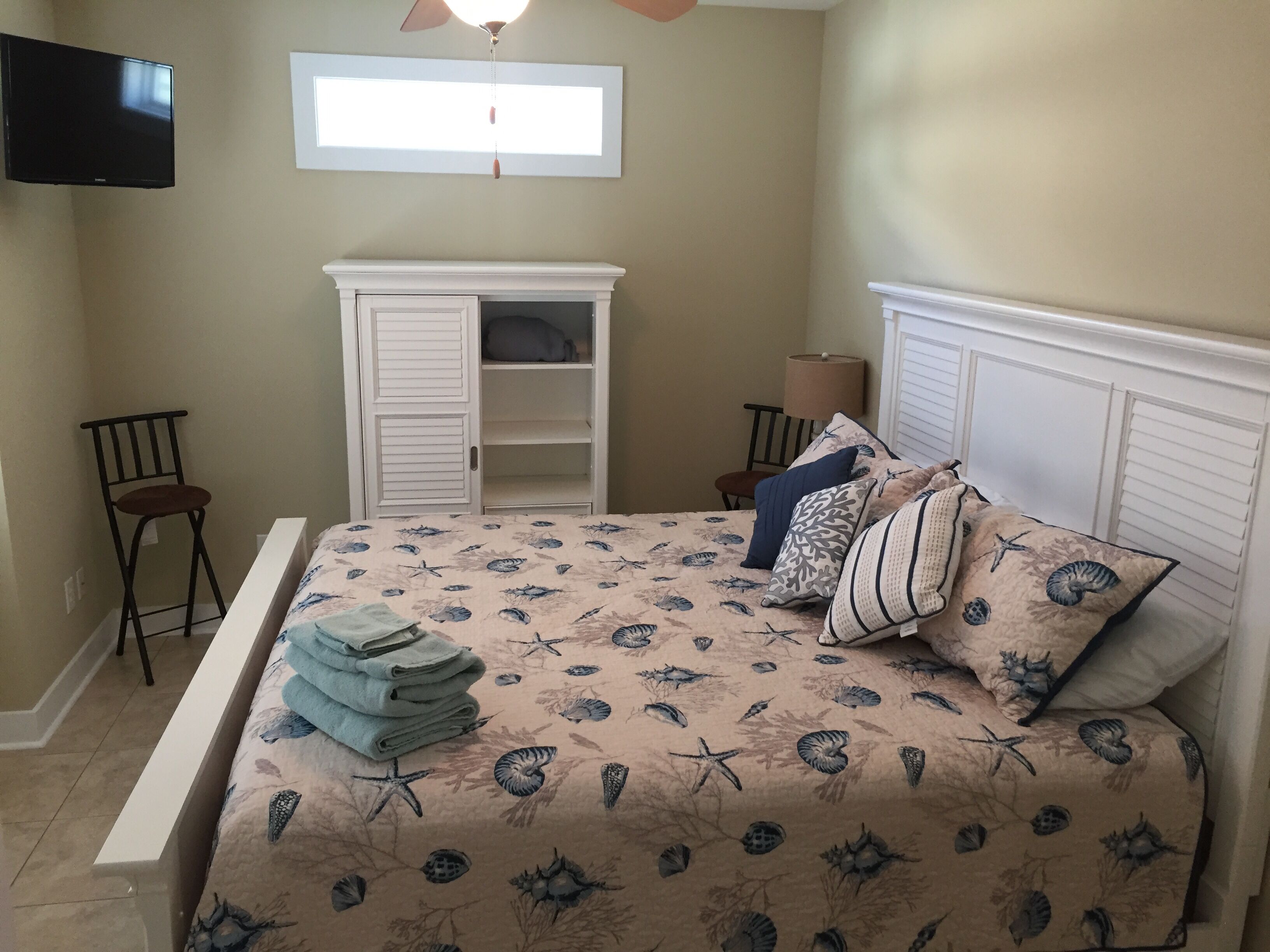 4 bedrooms, iron/ironing board, free WiFi, bed sheets