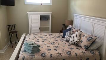 4 bedrooms, iron/ironing board, free WiFi, bed sheets