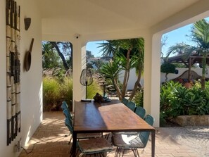 屋外ダイニングエリア