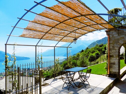 Villa pour des vacances reposantes avec une vue magnifique sur le lac de Côme
