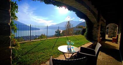 Villa for relaxing holidays with magnificent views of Lake Como