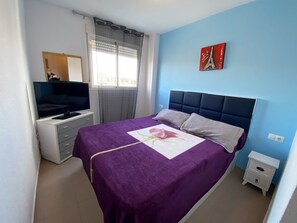 2 bedrooms, iron/ironing board, free WiFi, bed sheets