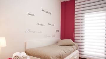 3 bedrooms, desk, iron/ironing board, travel crib