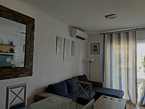 Smart TV, lettore DVD, libri