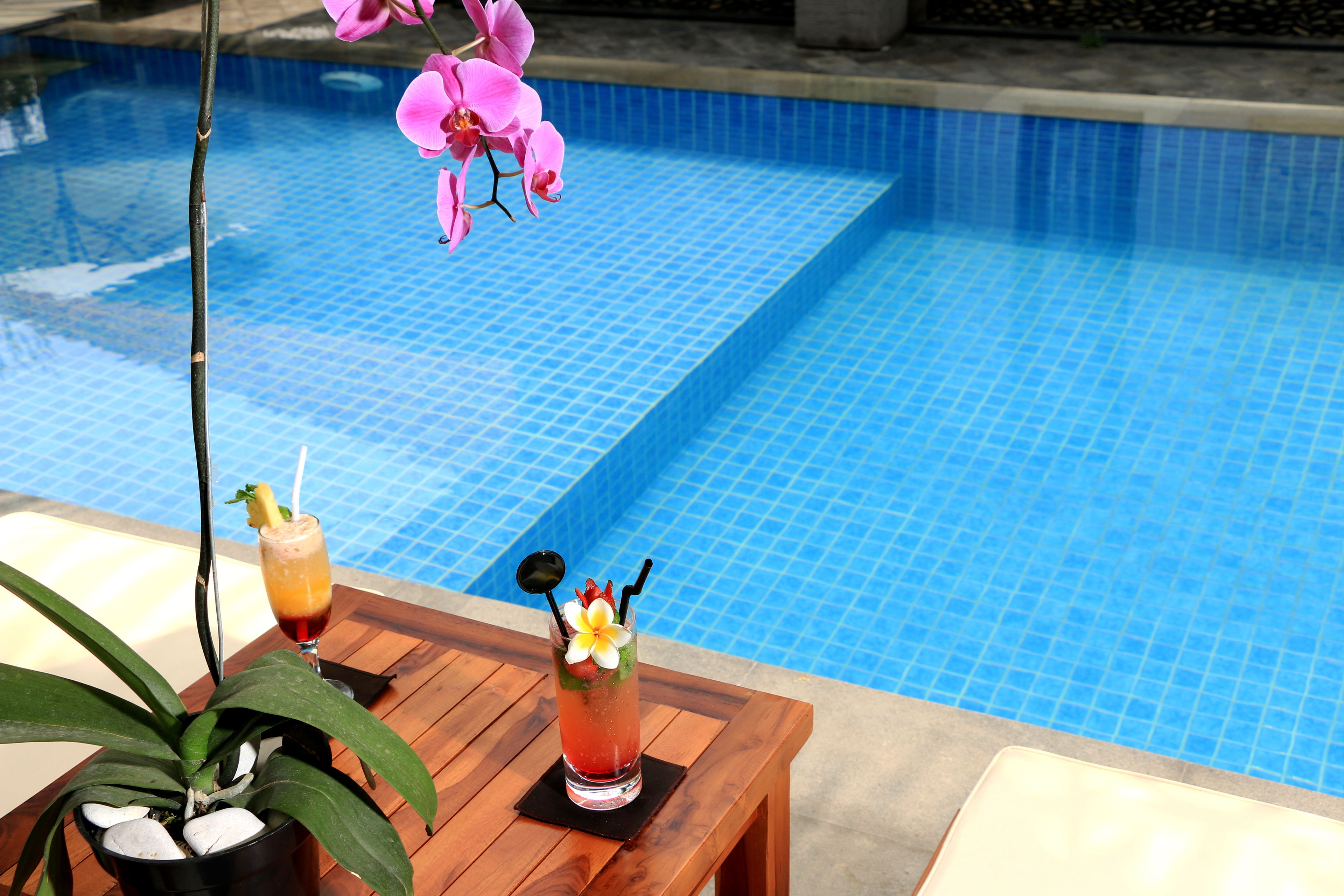 Kolam renang indoor