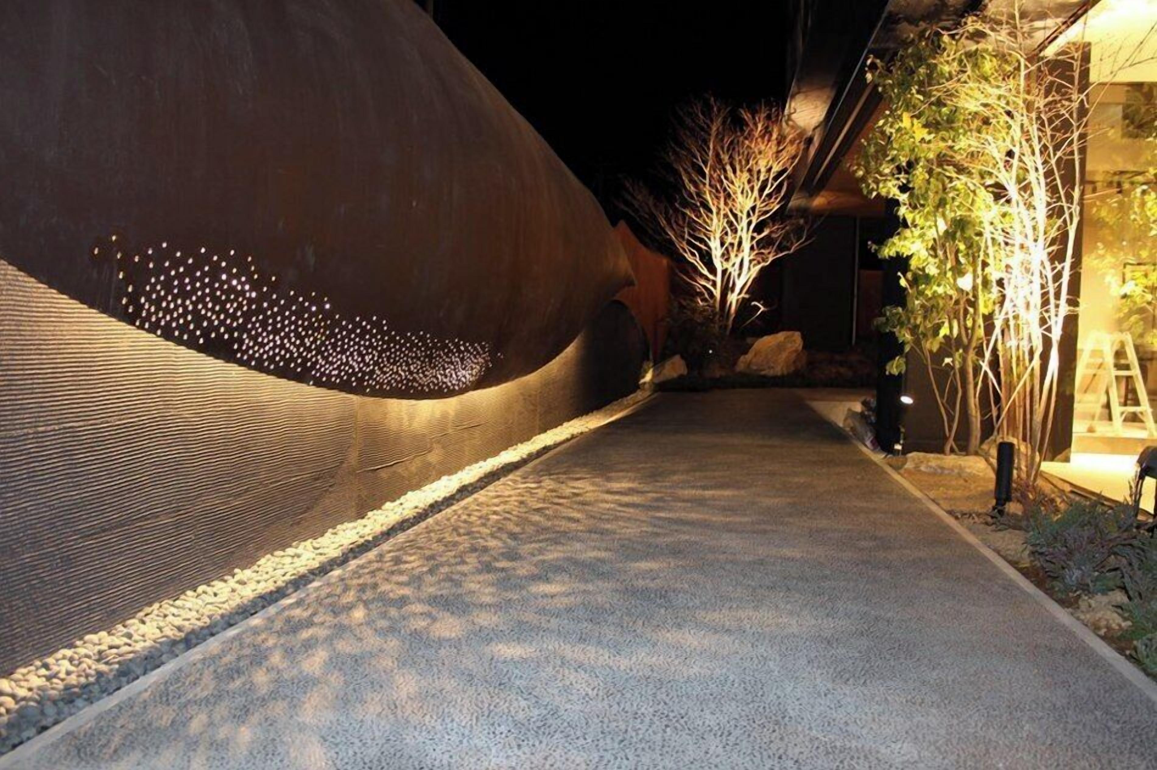 المنطقة المحيطة بالمنشأة