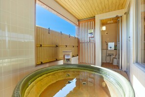ห้องพัก, ปลอดบุหรี่, ห้องน้ำส่วนตัว (SpecialJapaneseWestern ,w/OpenAirBath) | ห้องน้ำ | ไดร์เป่าผม, รองเท้าสวมภายในห้อง, โถสุขภัณฑ์แบบบิเดท์อิเล็กทรอนิกส์
