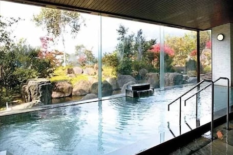 Pool. Sasakura Onsen Ryuunso