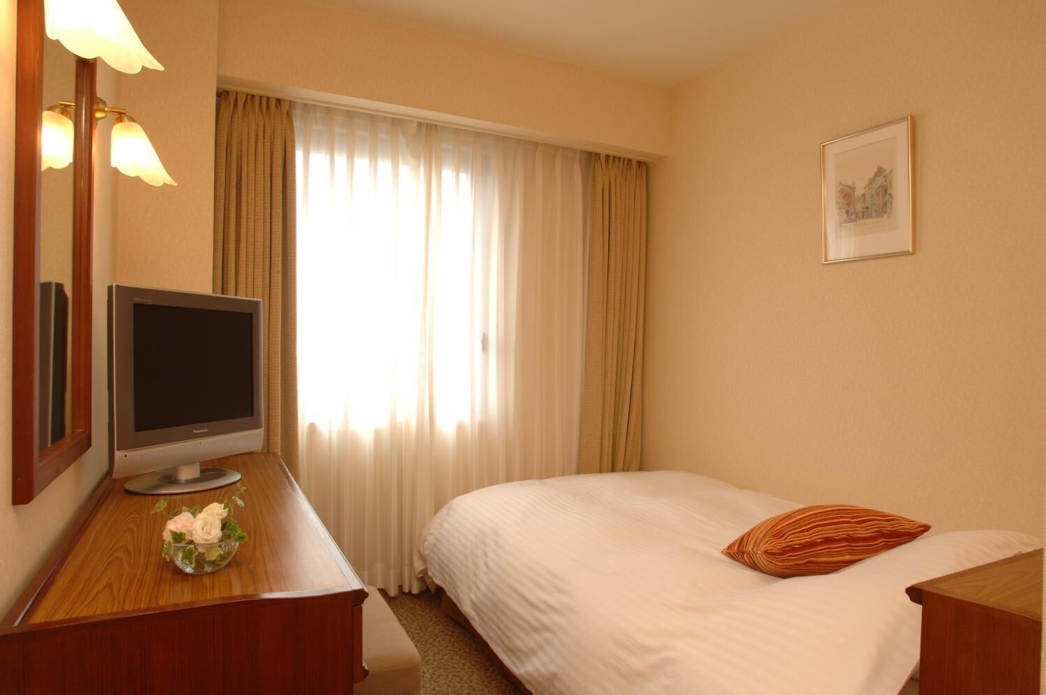 1 bedroom, desk, free wifi, bed sheets